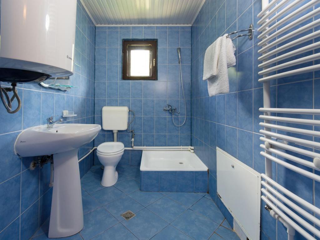 Hotel Pensiunea Bobu Izvoru Muntelui Esterno foto
