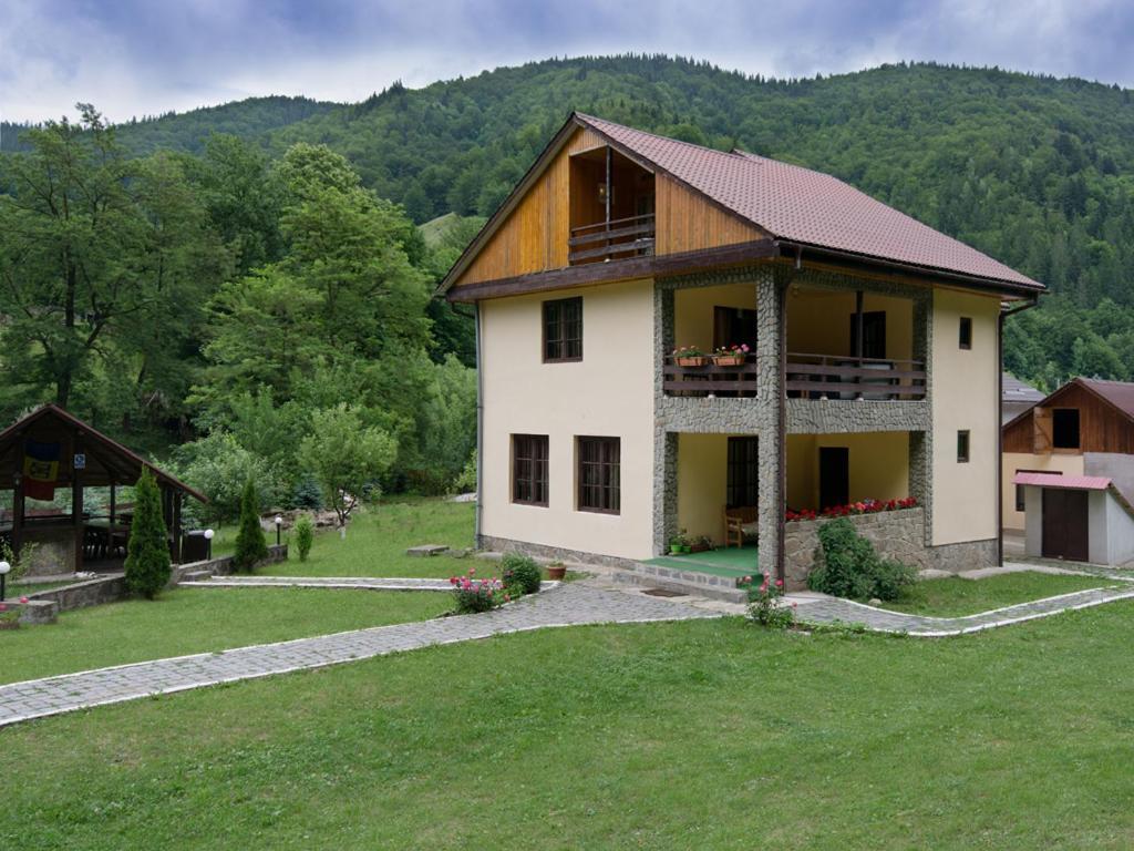 Hotel Pensiunea Bobu Izvoru Muntelui Esterno foto