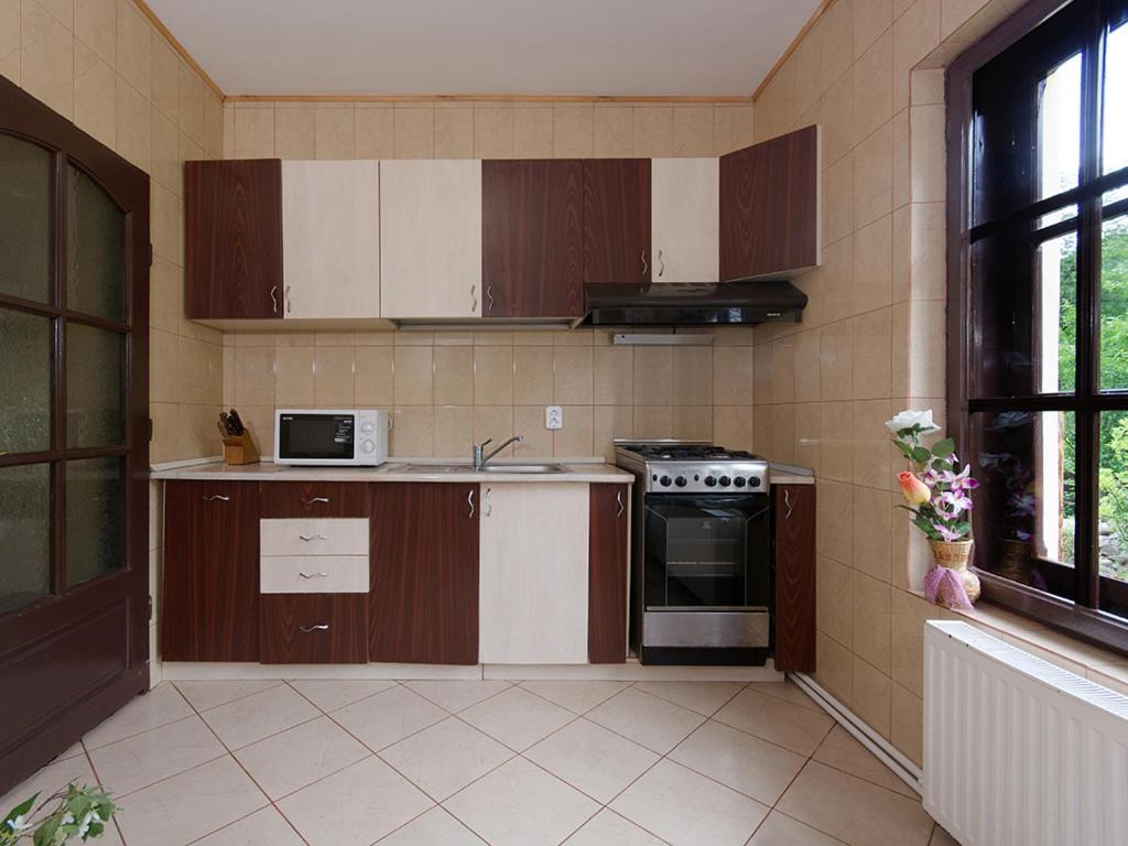Hotel Pensiunea Bobu Izvoru Muntelui Esterno foto