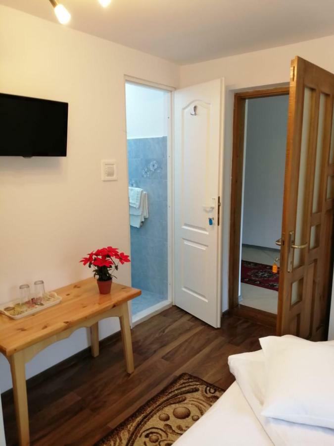 Hotel Pensiunea Bobu Izvoru Muntelui Esterno foto